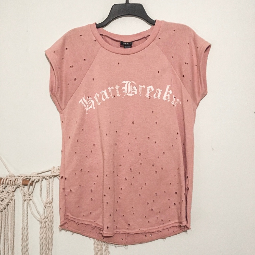 🤩Heartbreaker distressed top